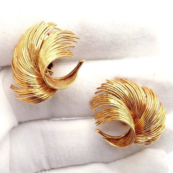 Authentic! Vintage Tiffany & Co 18k Yellow Gold Leaf Earrings - Picture 7 of 16